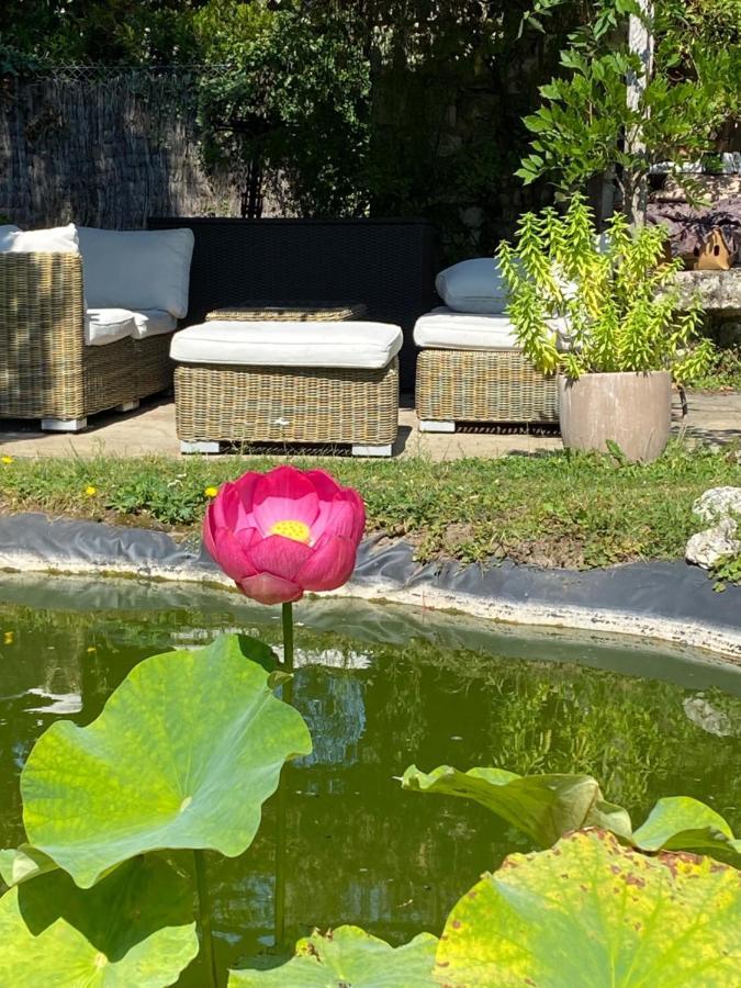 Une Vie En Rose Pressagny-lʼOrgeuilleux Εξωτερικό φωτογραφία