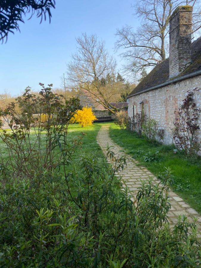 Une Vie En Rose Pressagny-lʼOrgeuilleux Εξωτερικό φωτογραφία